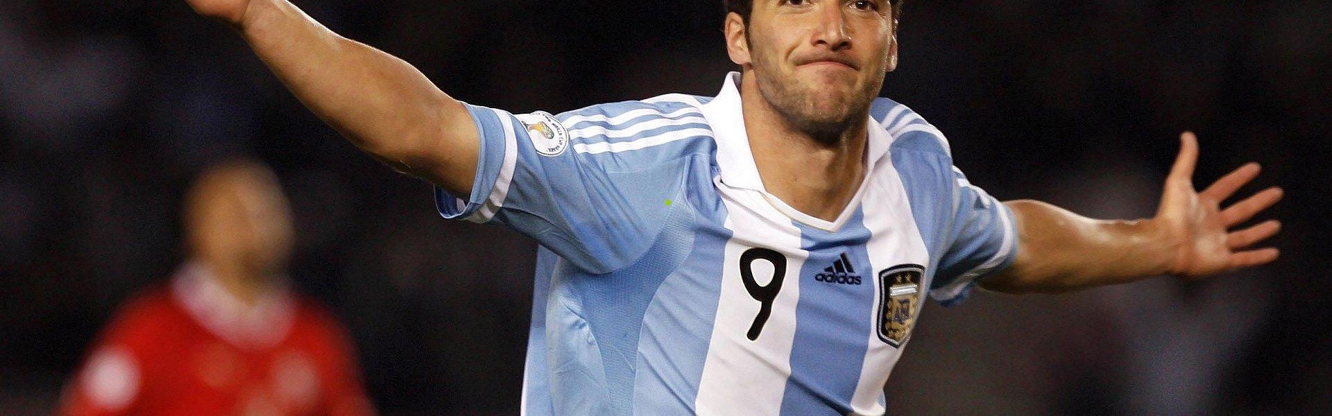 排列5|勒布朗·詹姆斯惊叹约基奇超凡表现 呼吁篮球爱好者聚焦丹佛巨星赛场风采