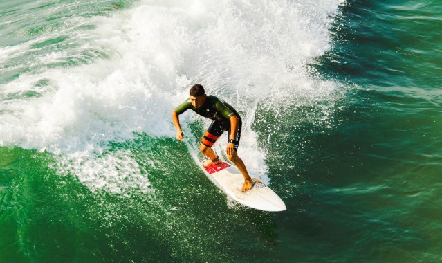 【排列5走势图】基恩-埃利斯社媒展示赛前时尚穿搭，引爆篮球与潮流跨界热话